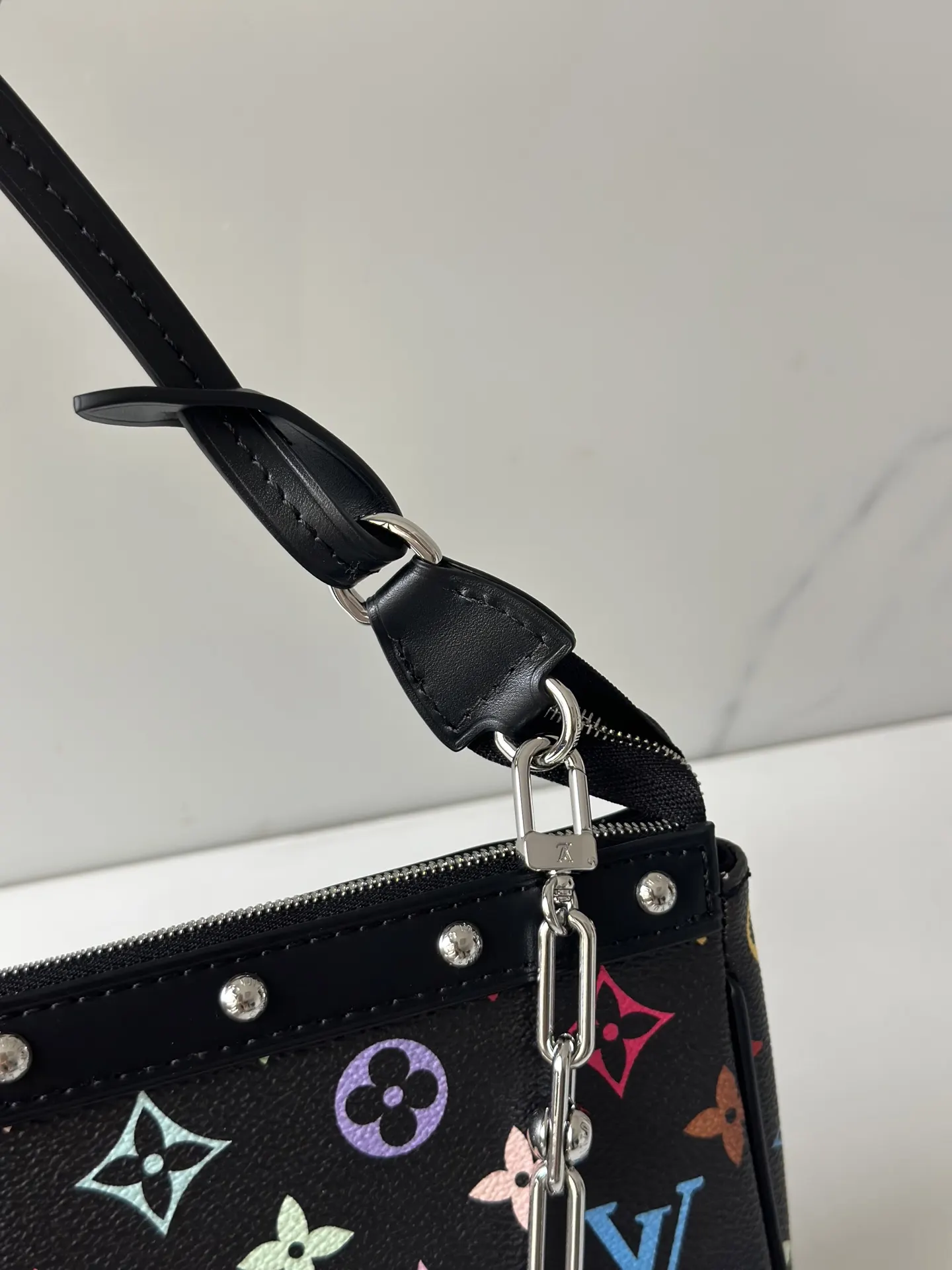 Louis Vuitton Chain Bag Leather