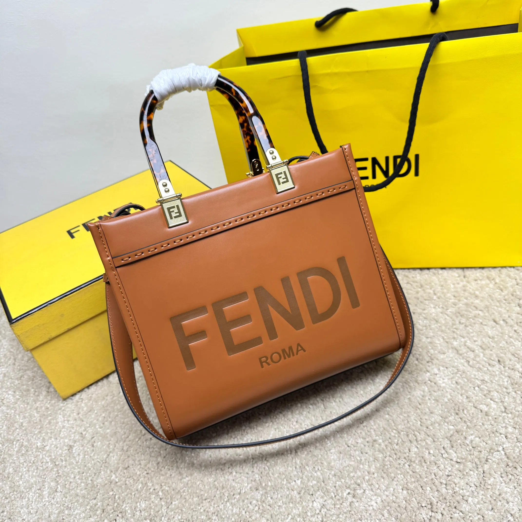 Fendi 棕色 金色 皮革 手拿包 精致手拿款