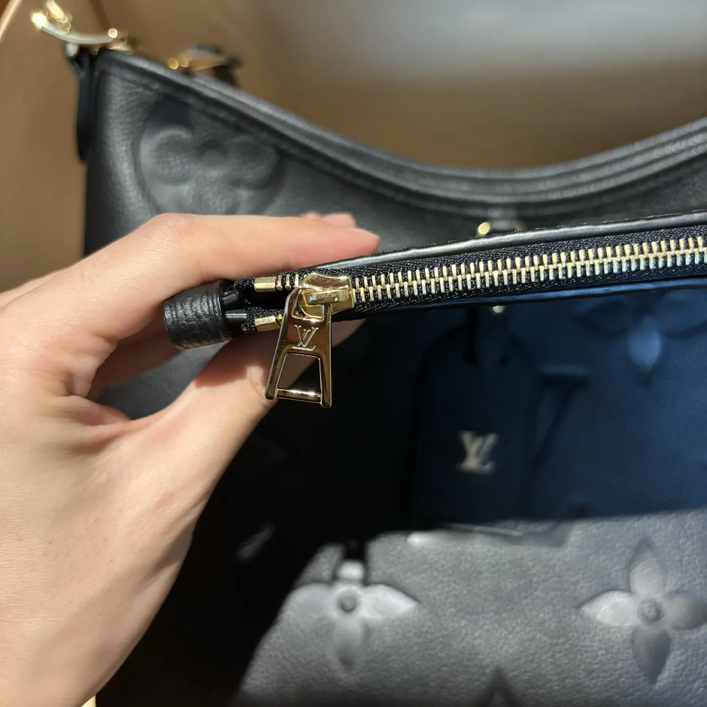 CarryAll 黑色 水桶包 休闲水桶款