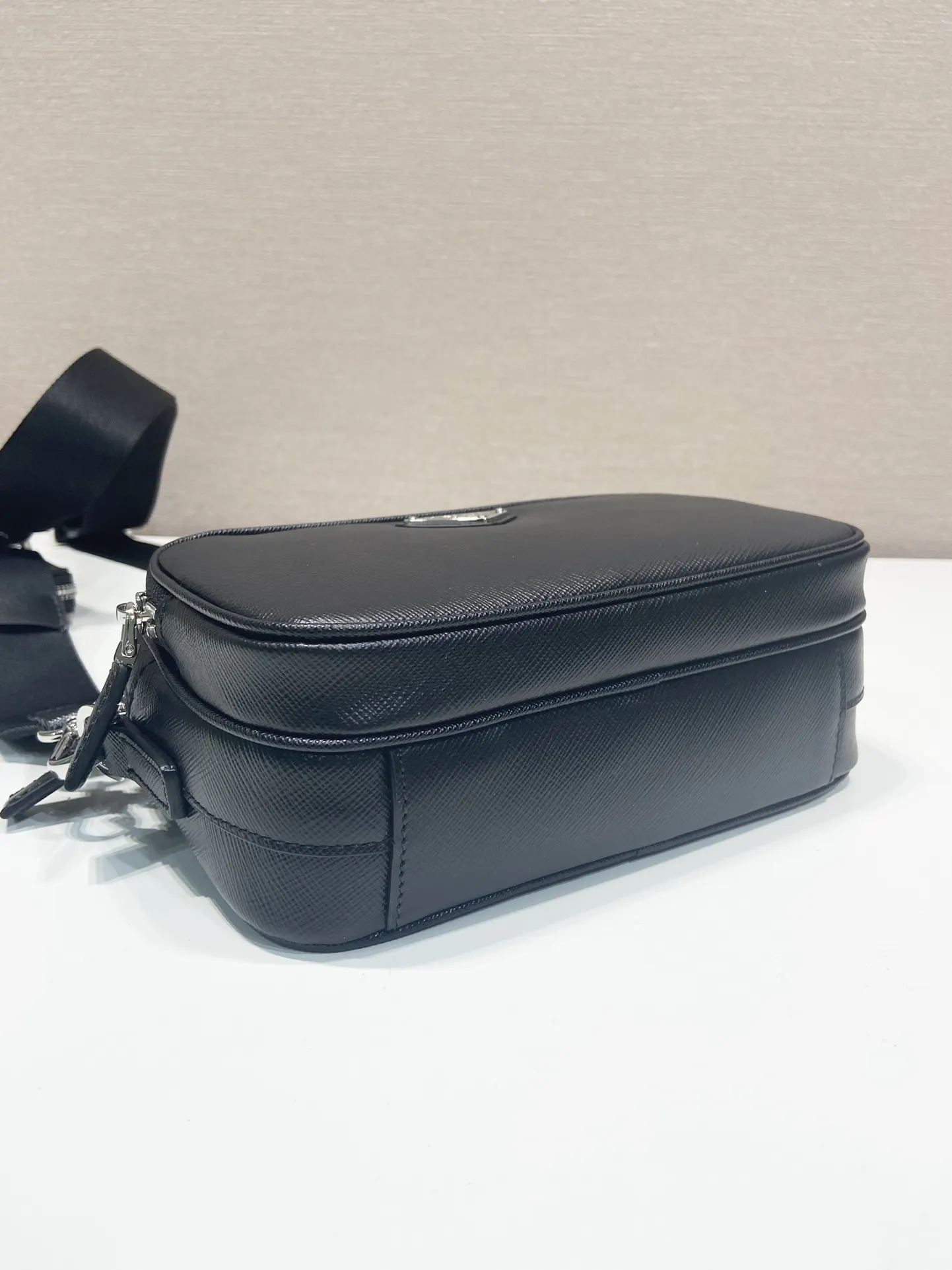Prada Re-Nylon 2VH170 尼龙 Saffiano十字纹牛皮 三角标 单肩包
