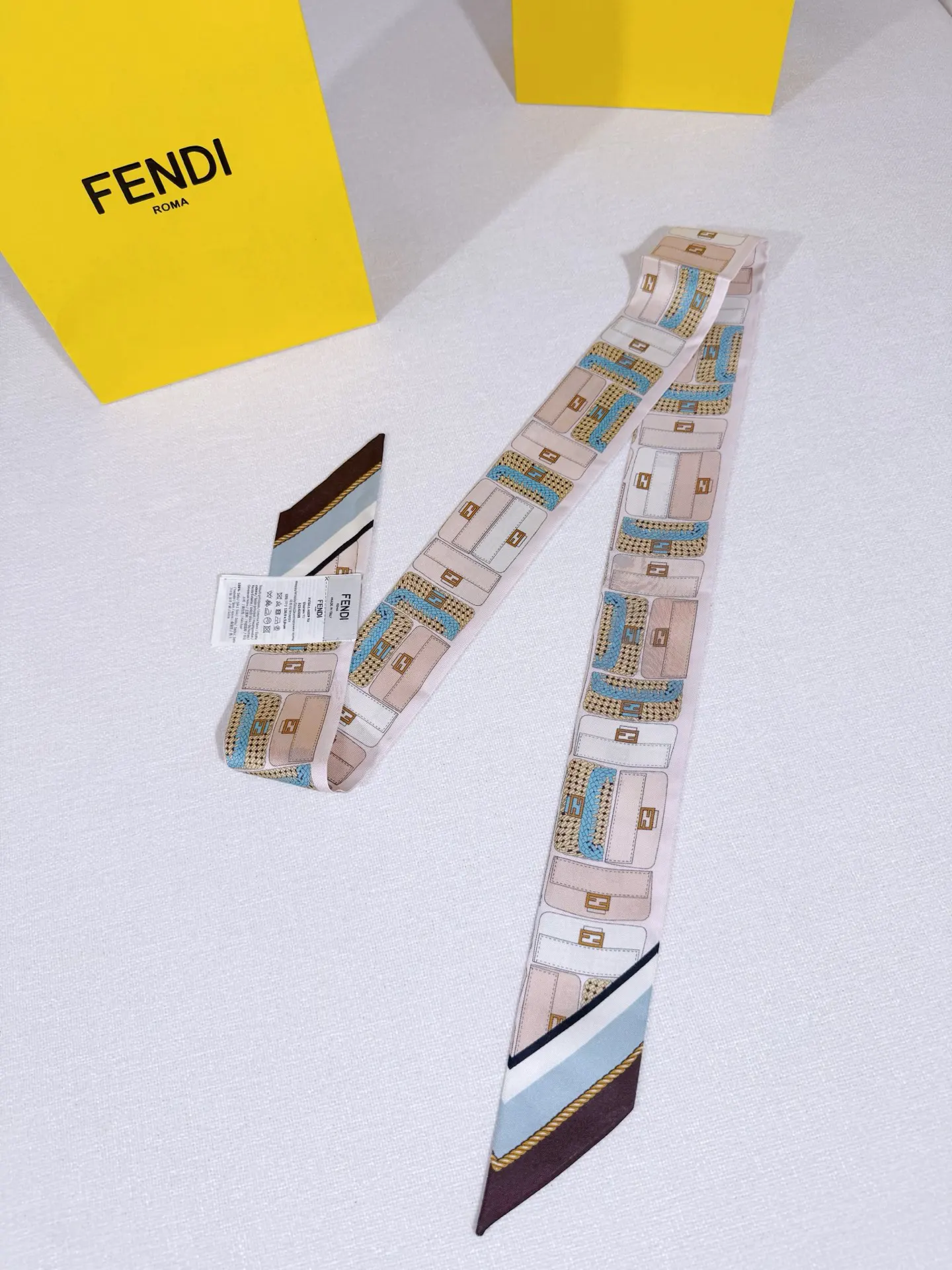 Fendi 米色 腰帶 通勤百搭款(數字9) Fendi 米色 腰帶 通勤百搭款(數字9)