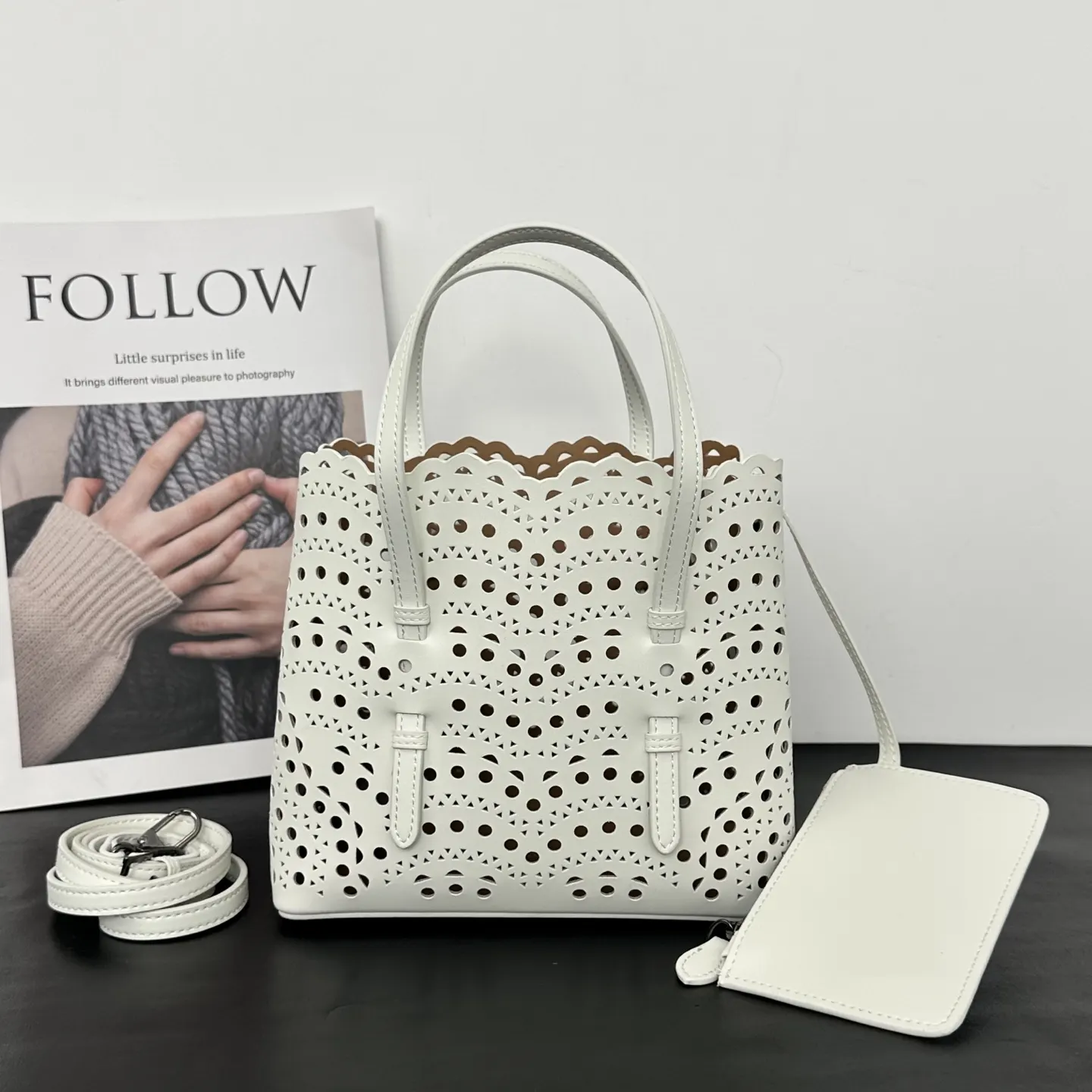 白色 牛皮 ALAÏA 中号 白色 波浪图案 ALAIA 托特包 大容量托特款