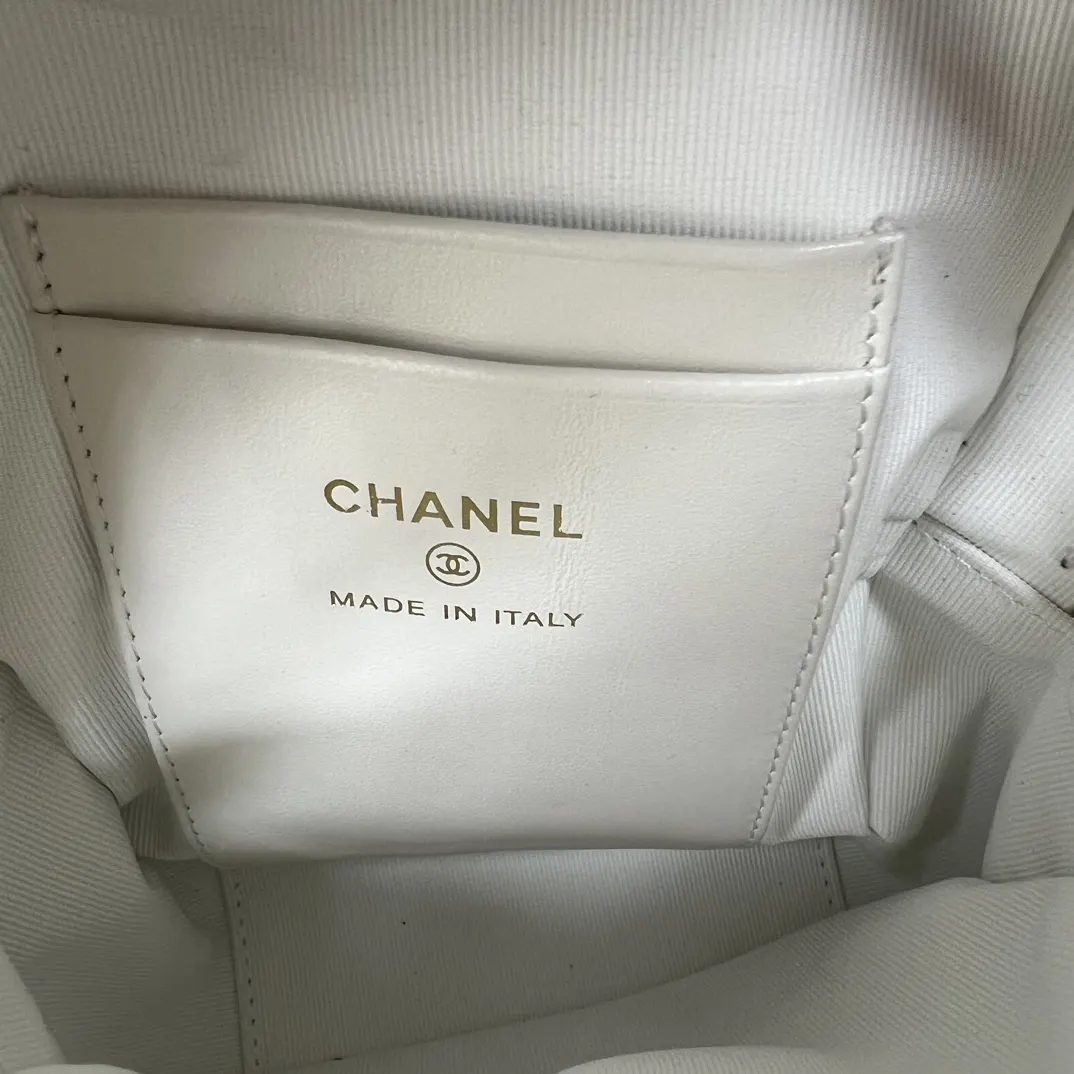 CHANEL 白色牛皮翻盖链条包 金扣款