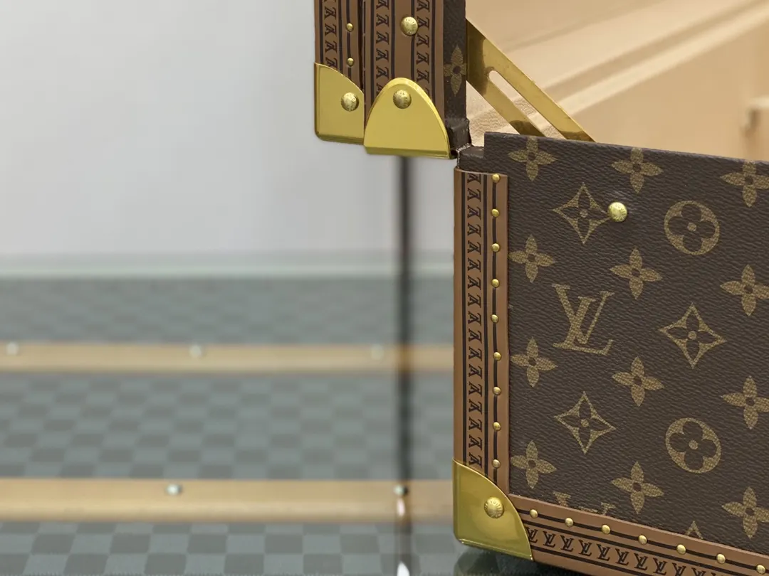 LV 金色 帆布 硬箱 纯铜五金 硬箱 著名的 行李箱 旅行拉杆款 轻便出行款