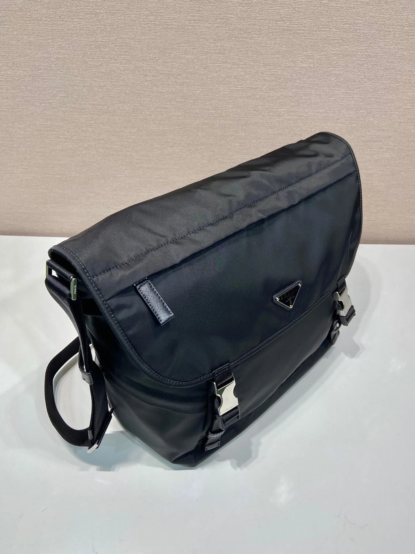 Prada Re-Nylon 2VD052 斜挎包