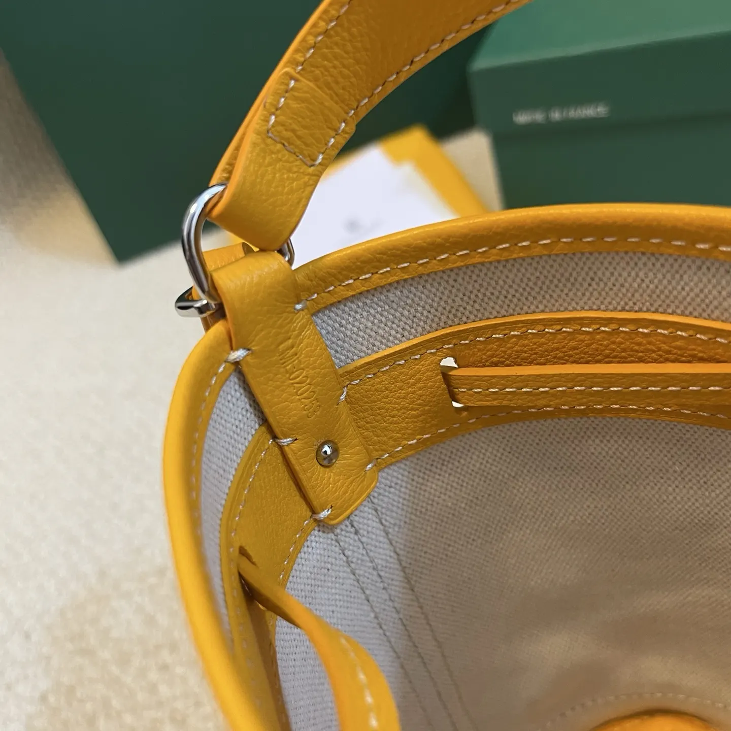 Goyard 皮革 轻盈小巧去始终保持标志性水桶百搭造型 水桶包 休閒水桶款