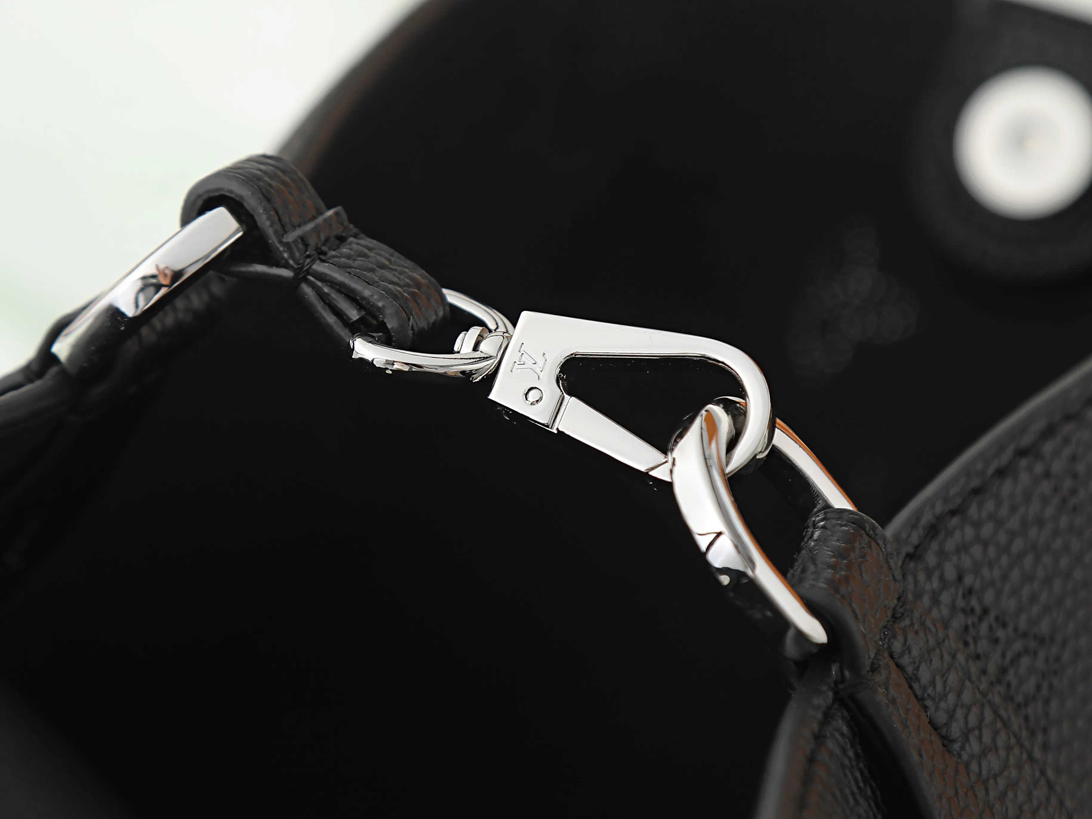 LV black, tote bag, large-capacity commuter model Image 10 LV black, tote bag, large-capacity commuter model Image 10