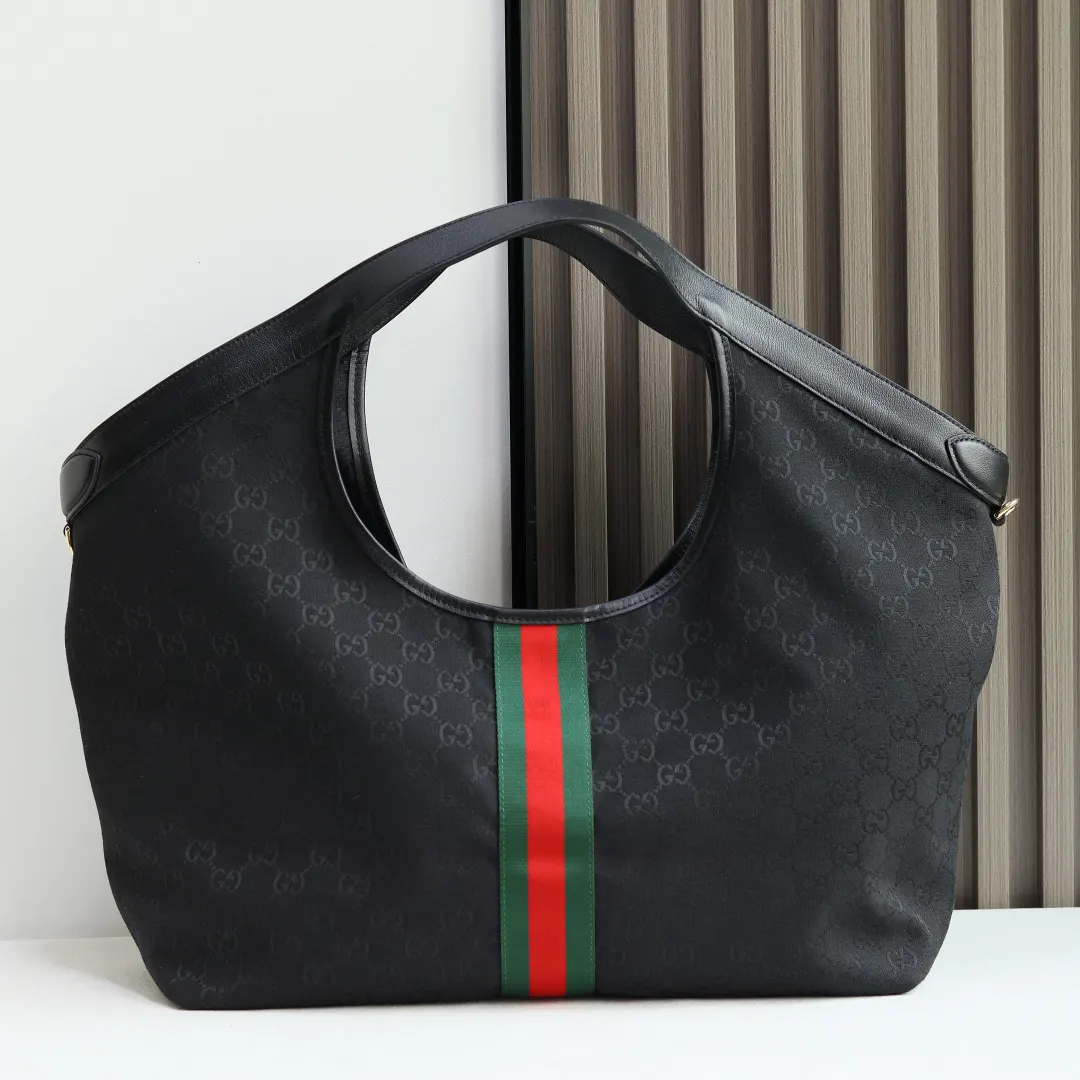 棕色 金色 帆布 秉承革新精神 Giglio 以奢华材质和丰 手拿包 精致手拿款