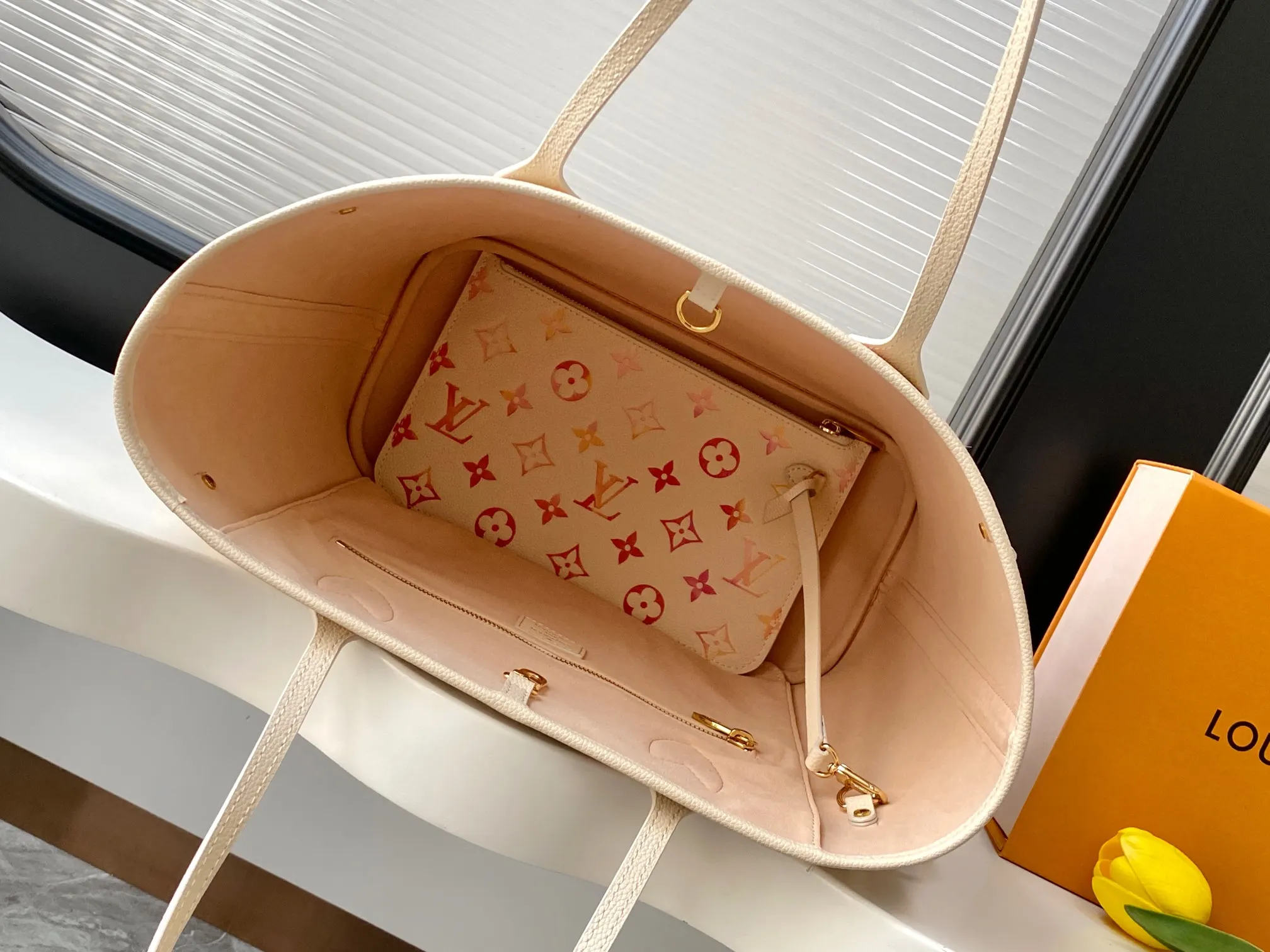 Neverfull 黑色 白色 手拿包 精致手拿款