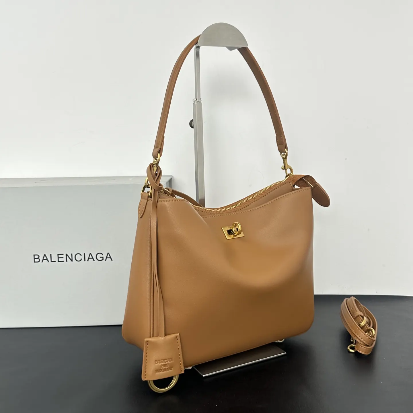 Balenciaga Rodeo 牛皮 腋下包 簡約腋下(數字2) Balenciaga Rodeo 牛皮 腋下包 簡約腋下(數字2)