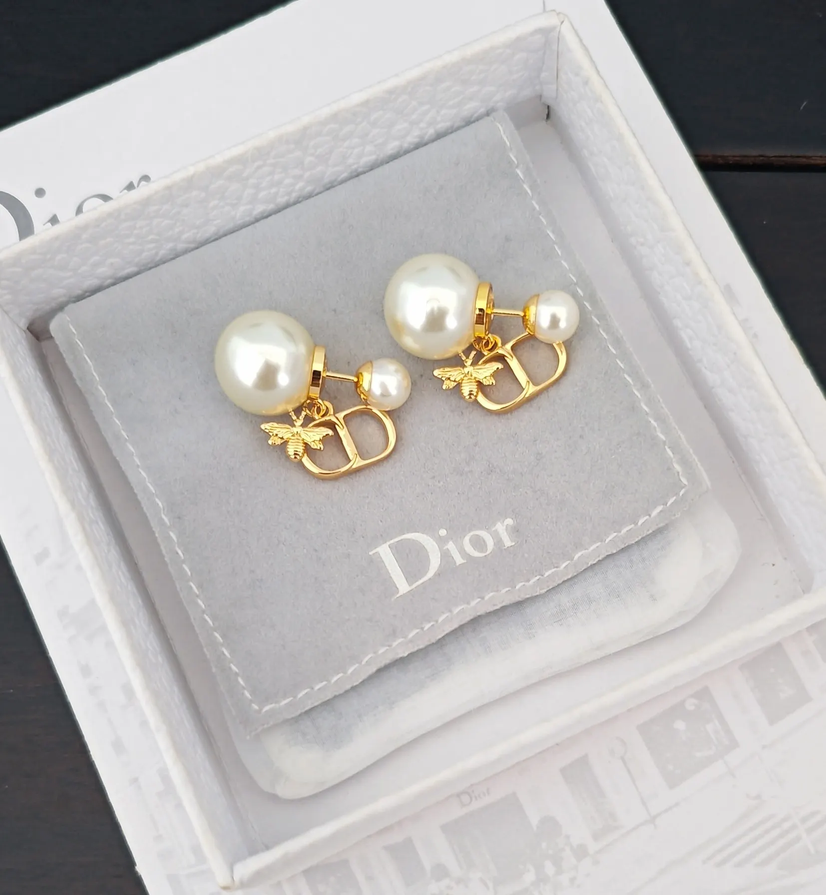Dior 蜜蜂珍珠耳环 金色圆珠款