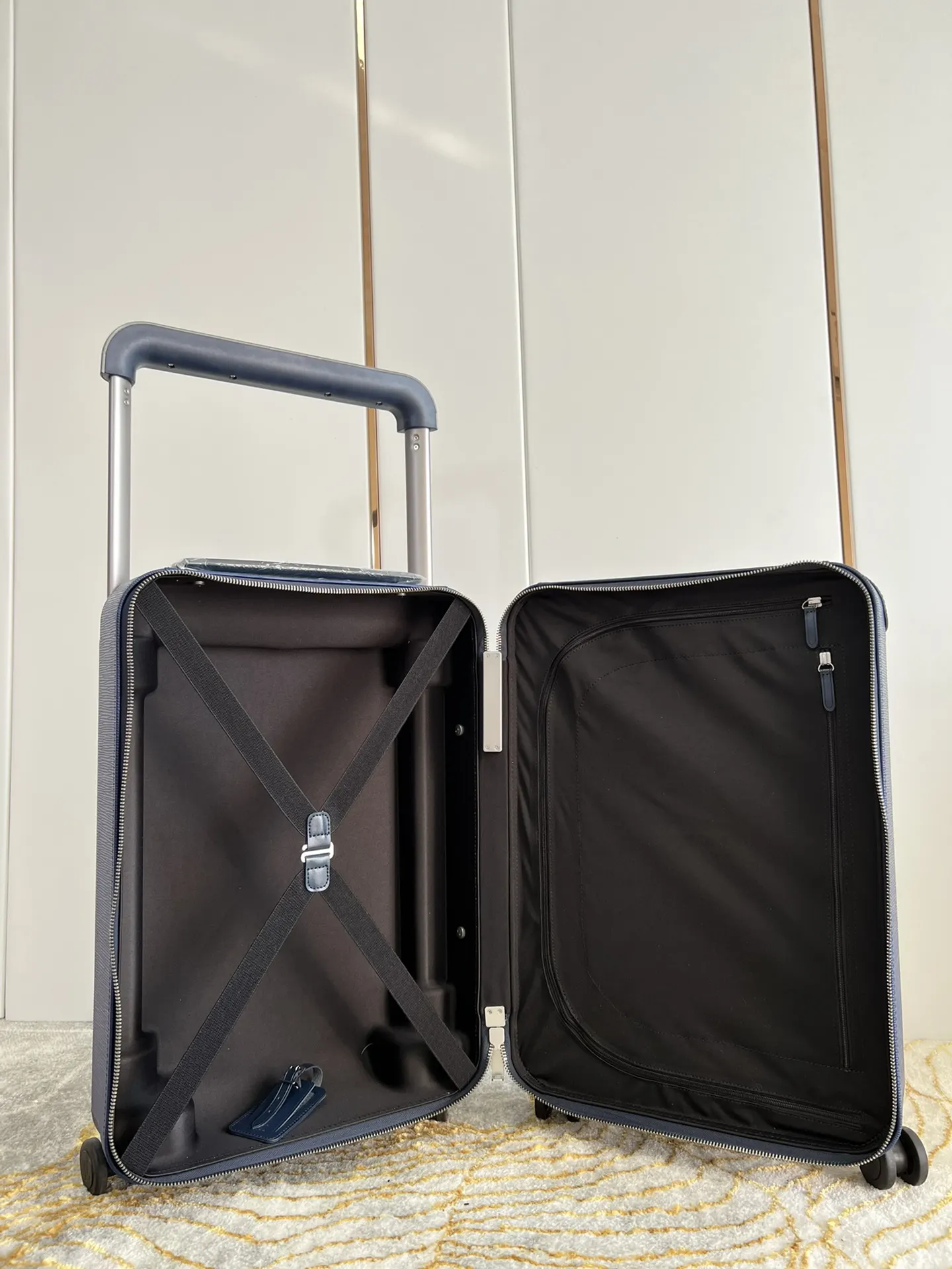 LV 藍色 帆布 详细特征 × 长×宽×高 人工测量 行李箱 旅行拉杆款 輕便出行款(數字9) LV 藍色 帆布 详细特征 × 长×宽×高 人工测量 行李箱 旅行拉杆款 輕便出行款(數字9)