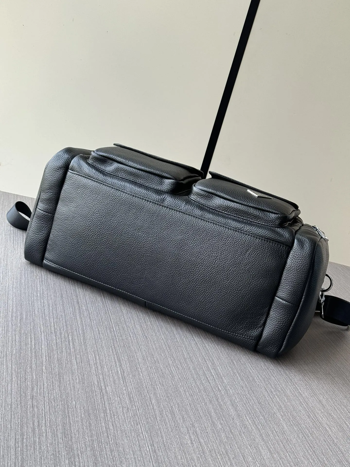Prada 黑色 牛皮 Logo 旅行包 轻便实用