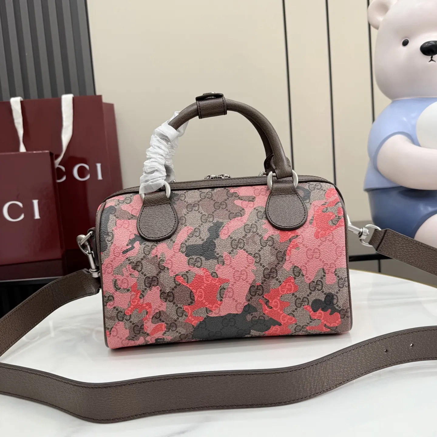 棕色 紅色 皮革 生动迷彩结合别致 色 焕新演绎經典GG图案 旅行袋 大容量旅行款