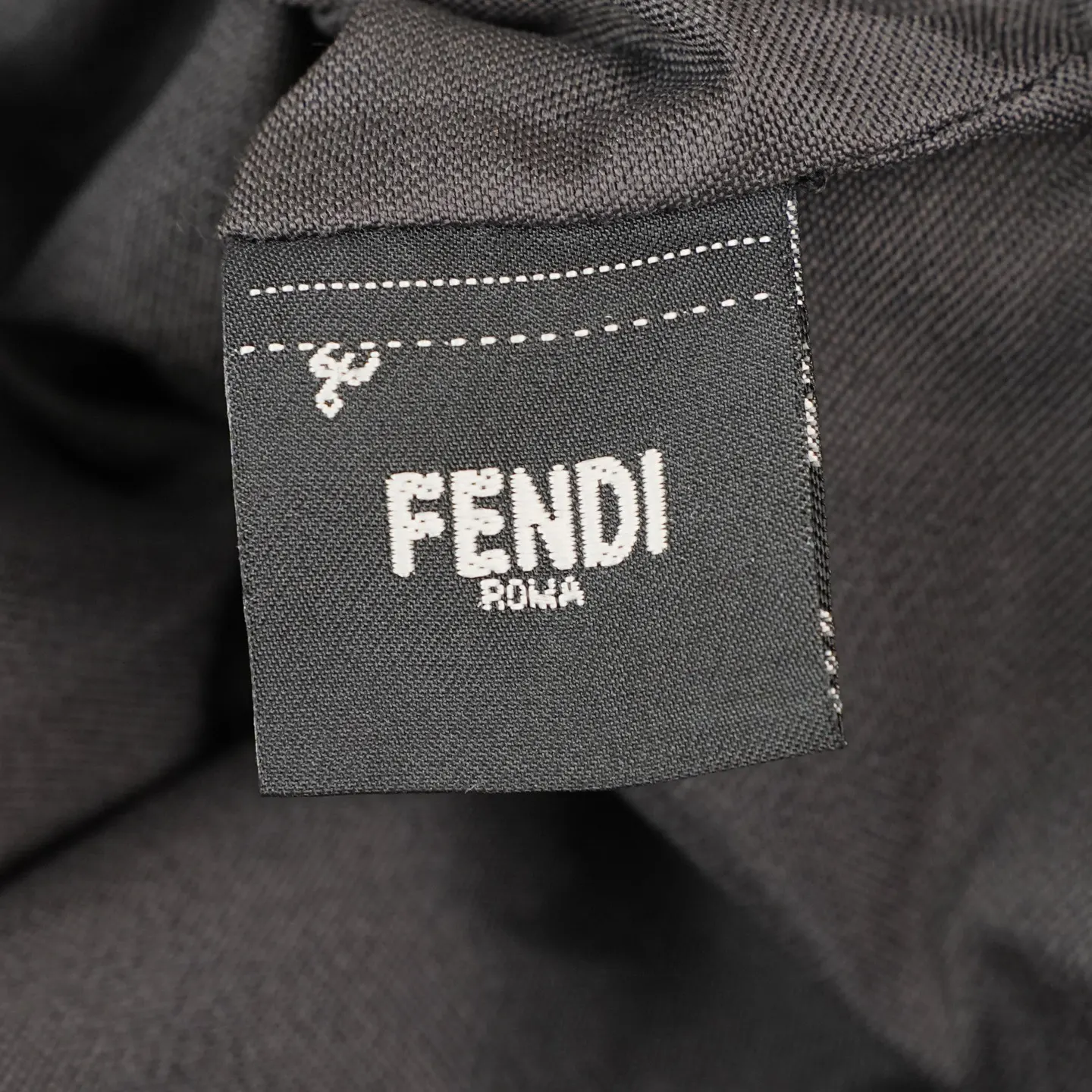 Fendi Baguette 手拿包 看似小巧实则超能装 经 腋下包 復古腋下背款