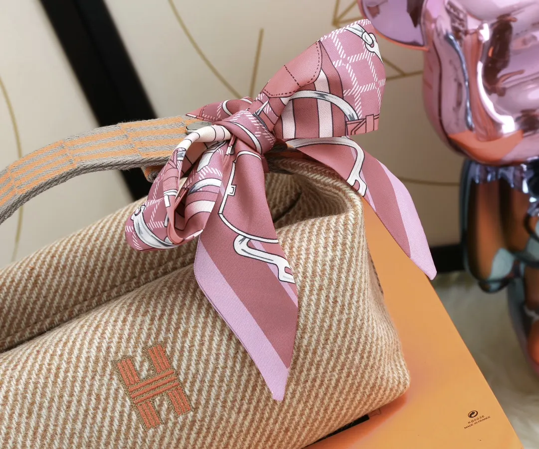 饭盒包最新色 Trousse Bride Bra 化妆包 便携收纳款
