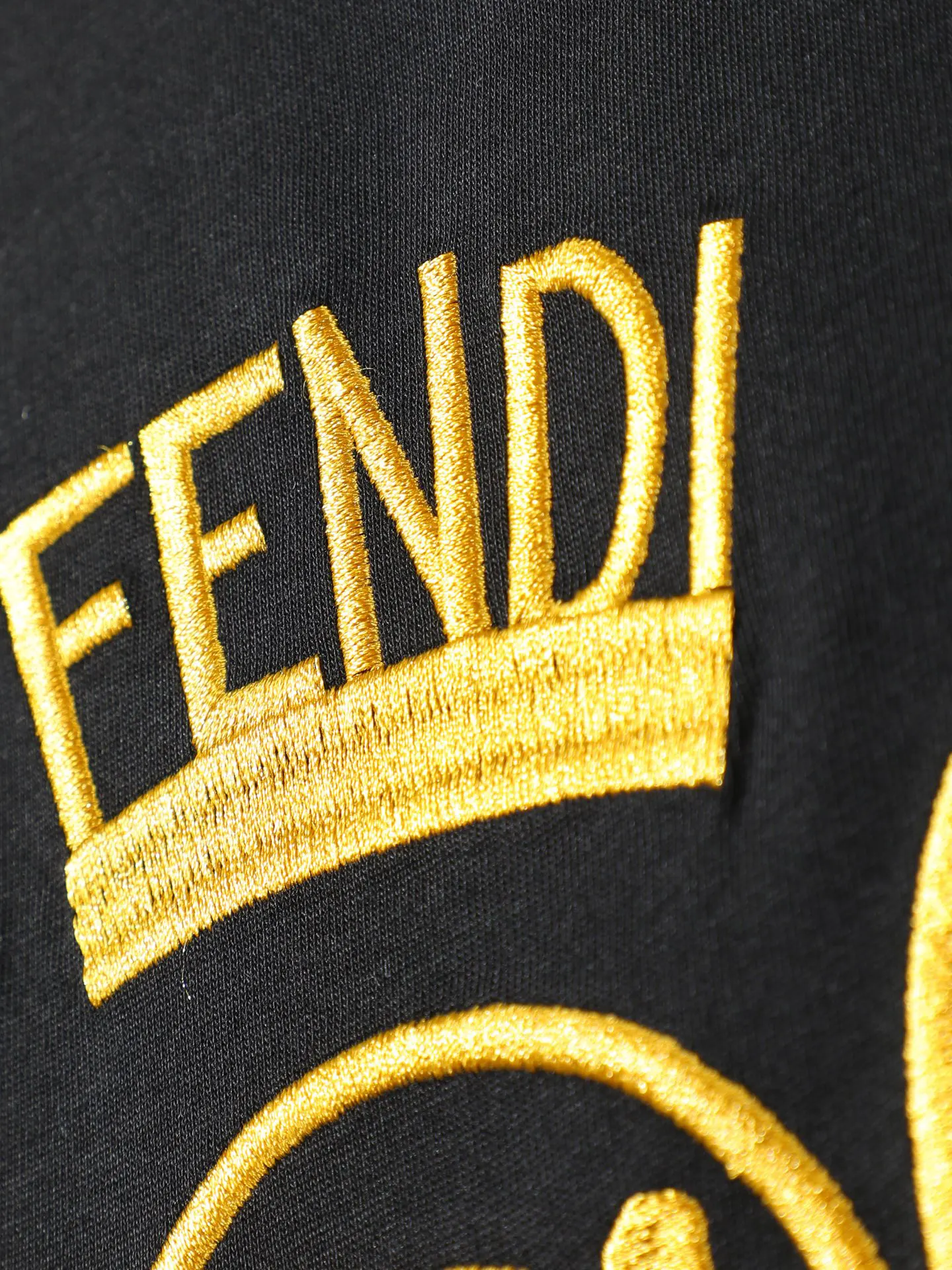 Fendi 2026 Spring Summer Logo Embroidery Short Sleeve T-Shirt Daily Versatile Style Image 6 Fendi 2026 Spring Summer Logo Embroidery Short Sleeve T-Shirt Daily Versatile Style Image 6
