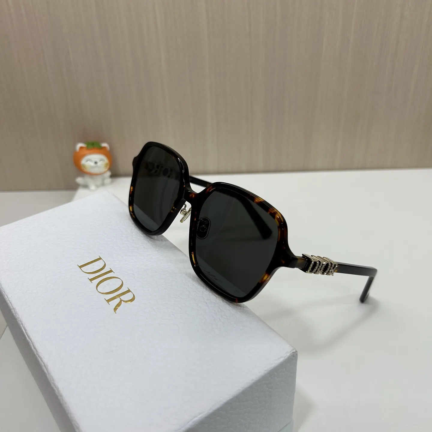 Dior 棕色方框太阳镜 复古遮阳