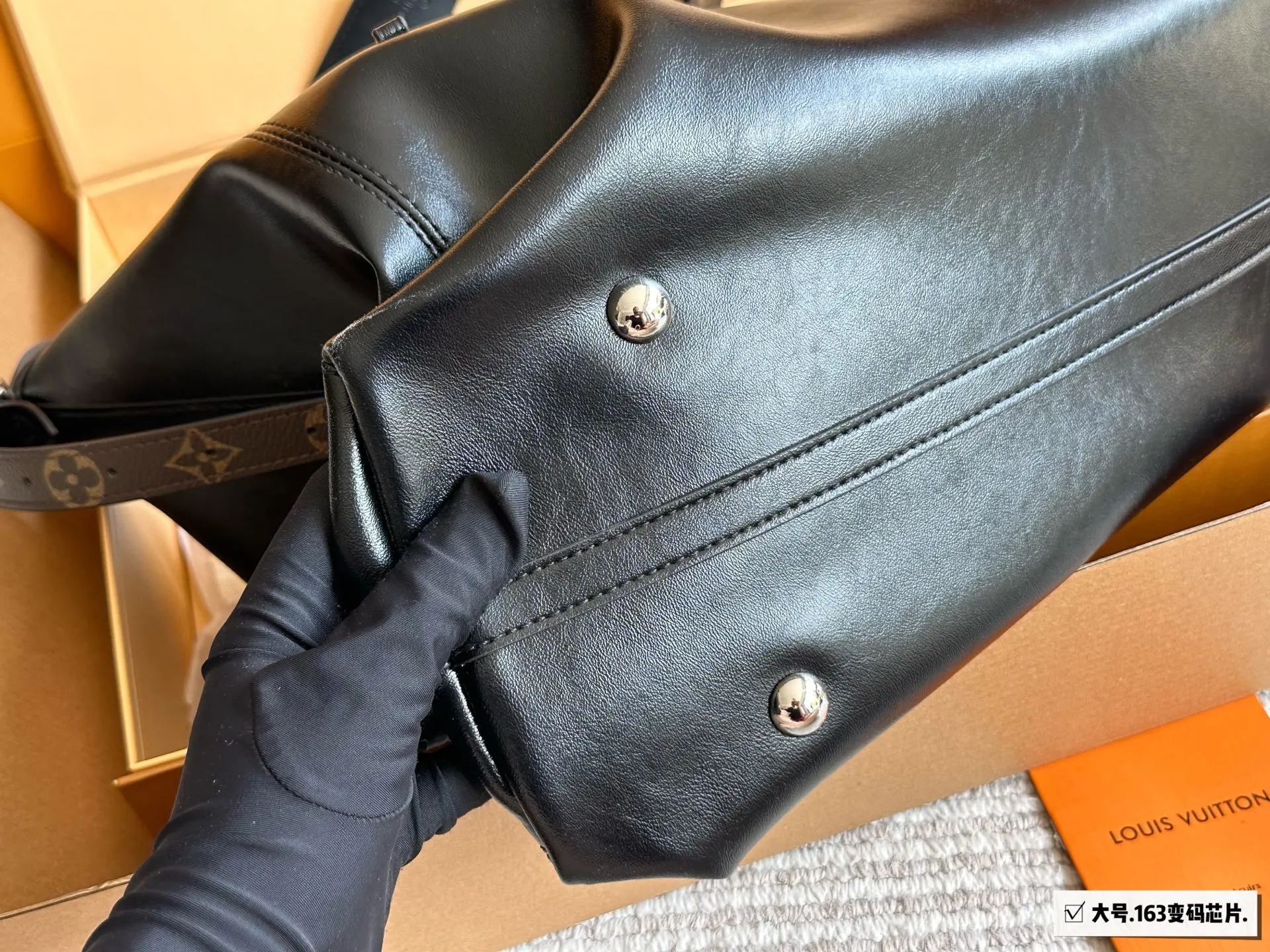 CarryAll 羊皮 斜背包 輕便斜挎款