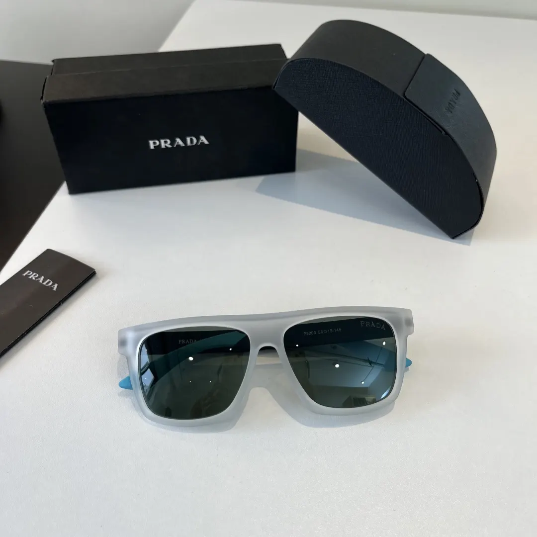 PRADA 太阳眼镜 时尚遮阳款