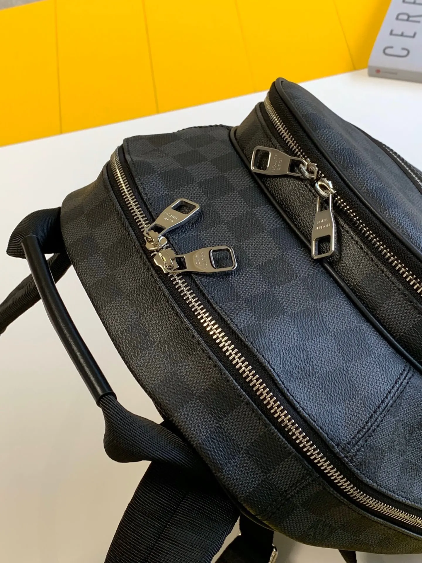 LV 黑色压纹手机包 轻便斜挎款｜ORBUYBAG 岚奢包高端时尚精品