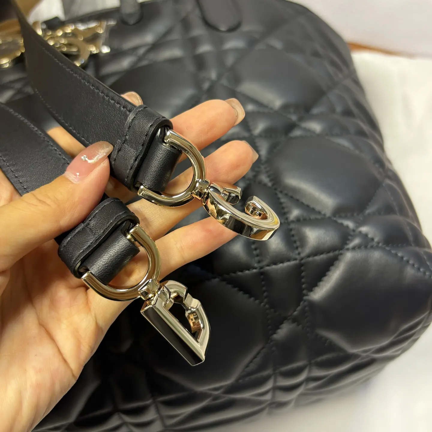 Dior 黑色 牛皮 中号 Toujours 竖版手袋 黑色牛皮革超大藤格 托特包 大容量托特款