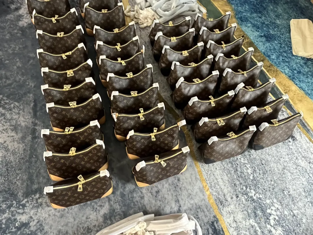 牛角包黄皮大量 稳定性超强 牛角包黄皮大 水桶包 休闲水桶款