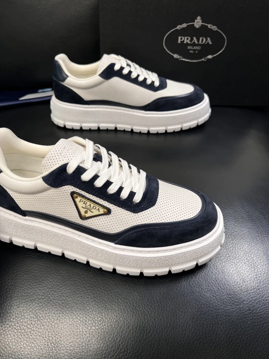 Prada 牛皮 休闲鞋 舒适
