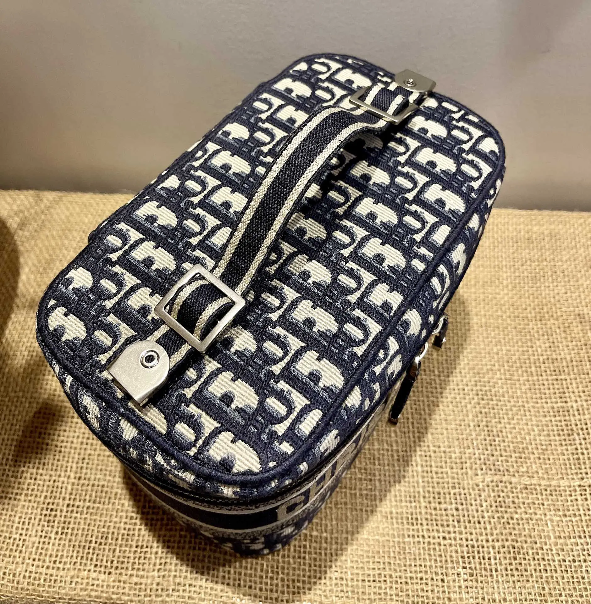 Dior DI OR 最火化妝包 可以放 多的东 便携收納款