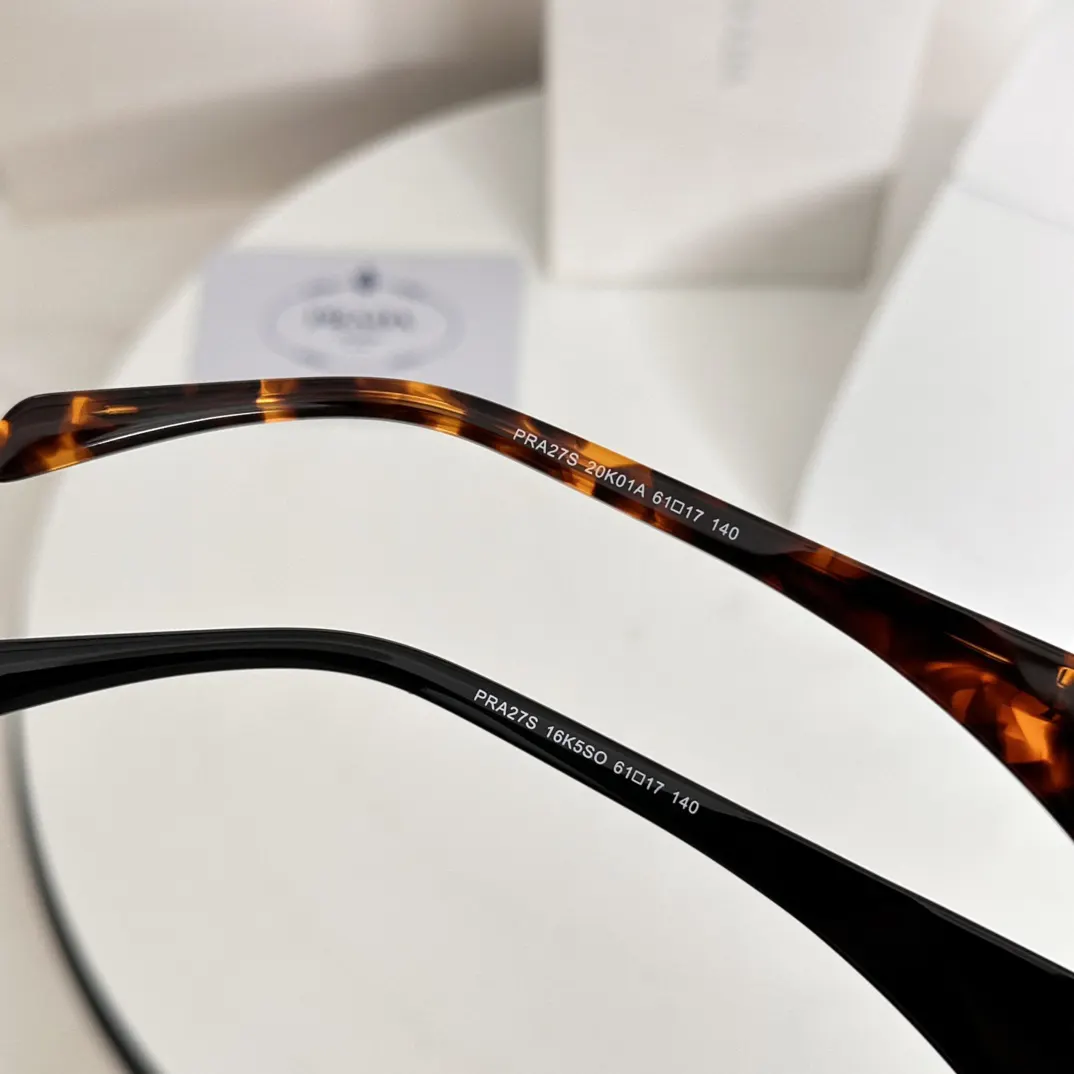 Prada PRA27S 太阳镜