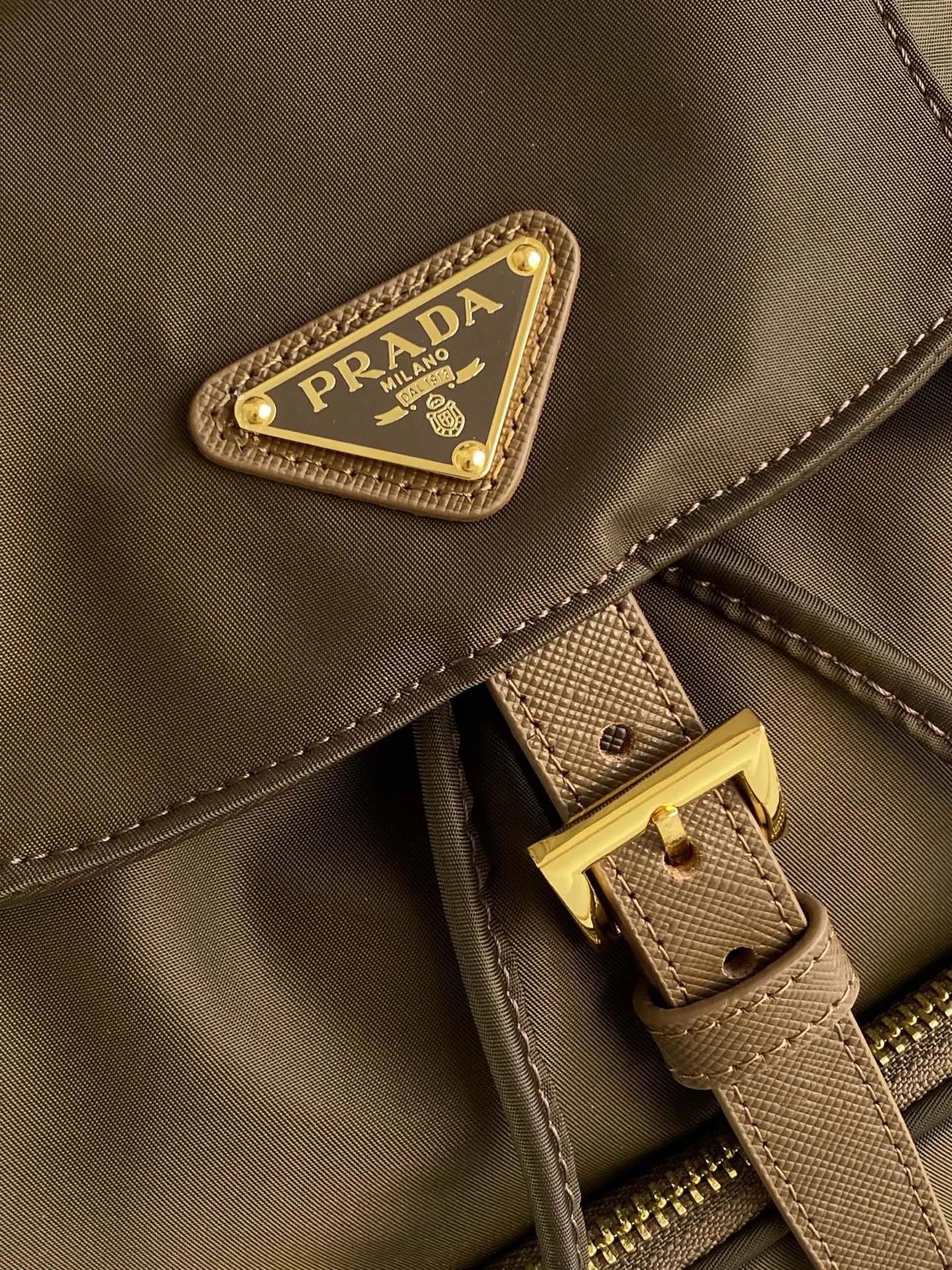 PRADA 1BZ081 Re-Nylon尼龙 双肩背包 轻便实用款