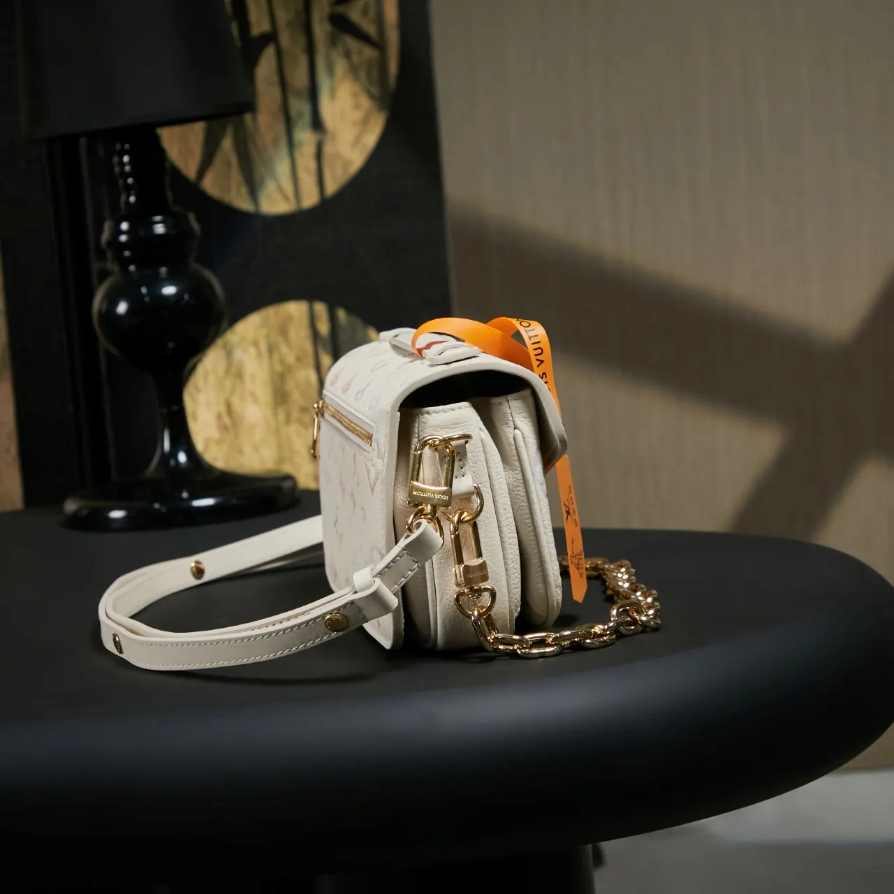 Louis Vuitton M25682 链条包