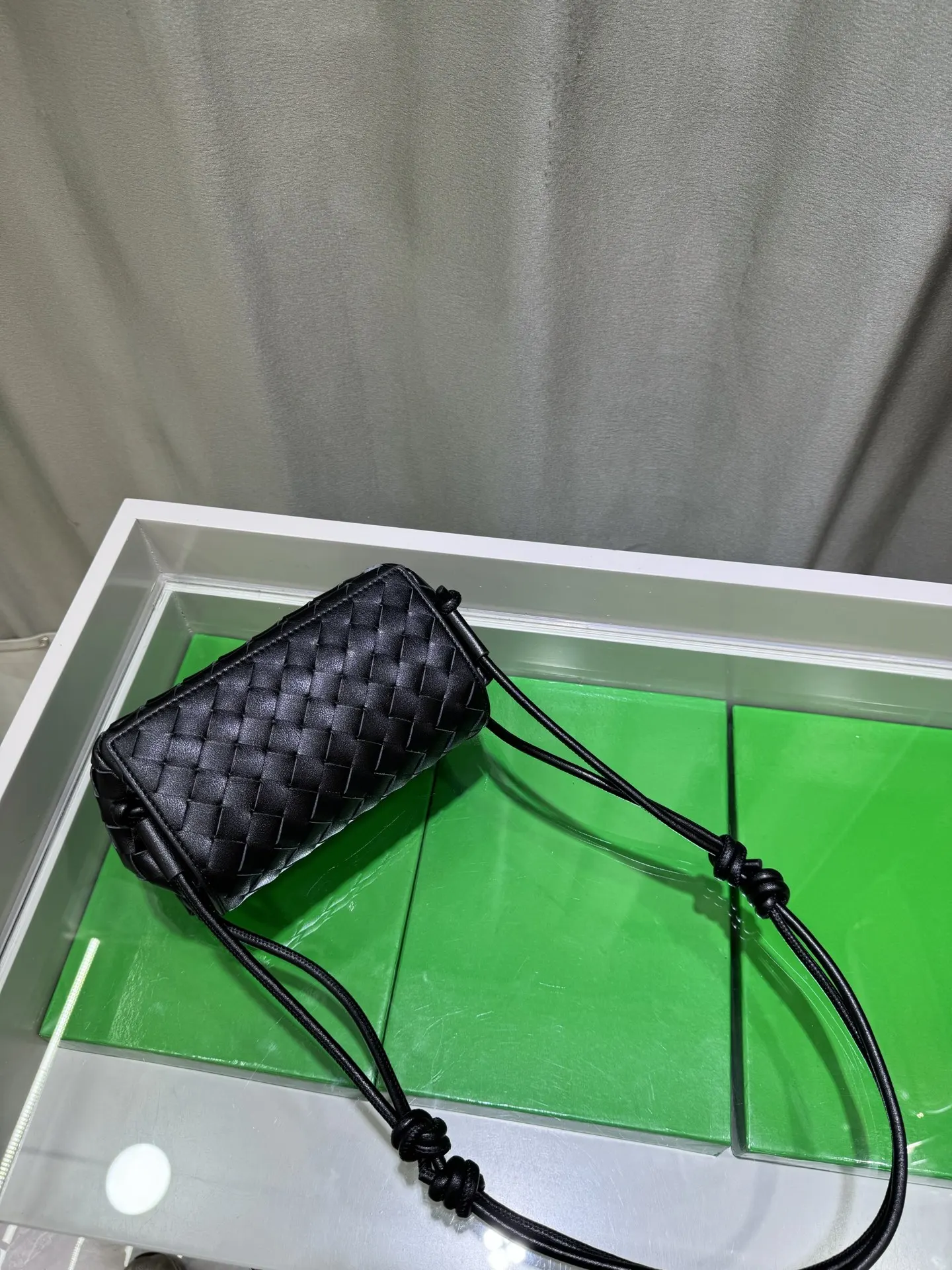 Bottega Veneta 小牛皮 腋下包 復古腋下背款