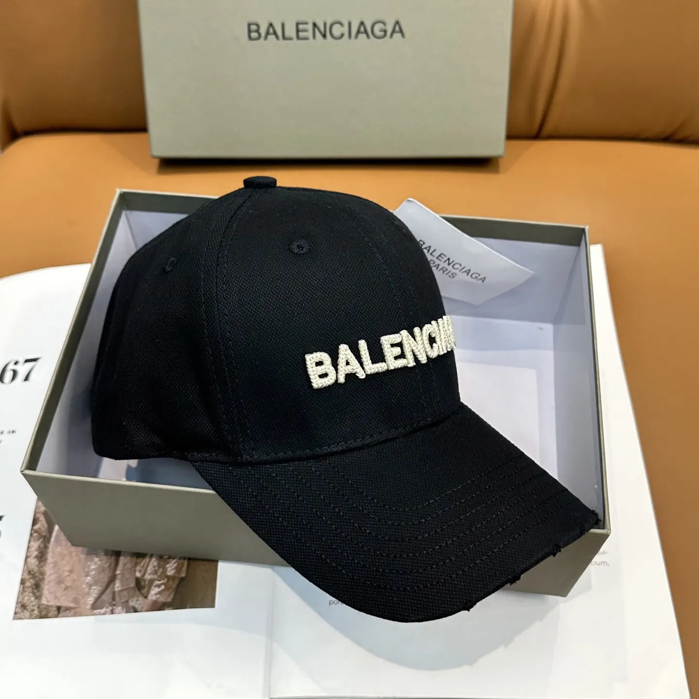 Balenciaga 棒球帽 精致搭配