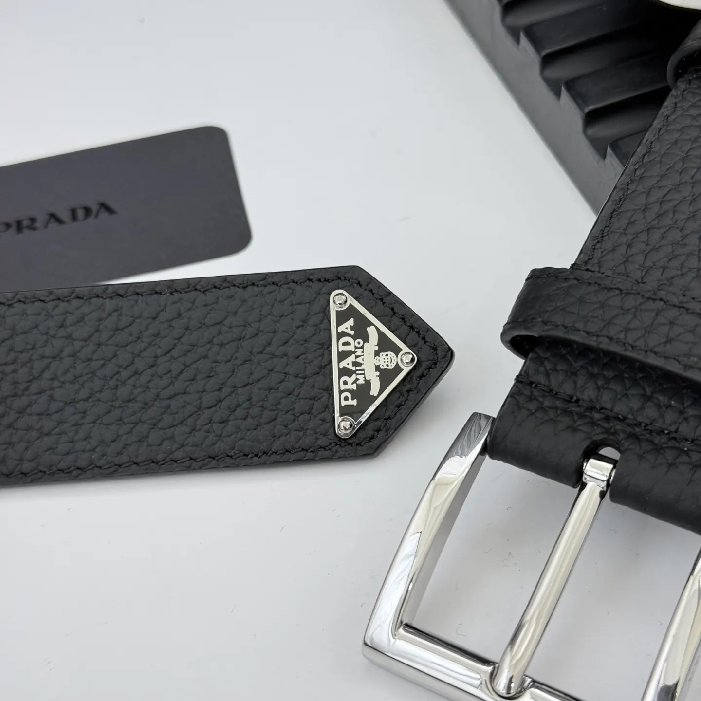 Prada Saffiano 皮革 三角标 腰带