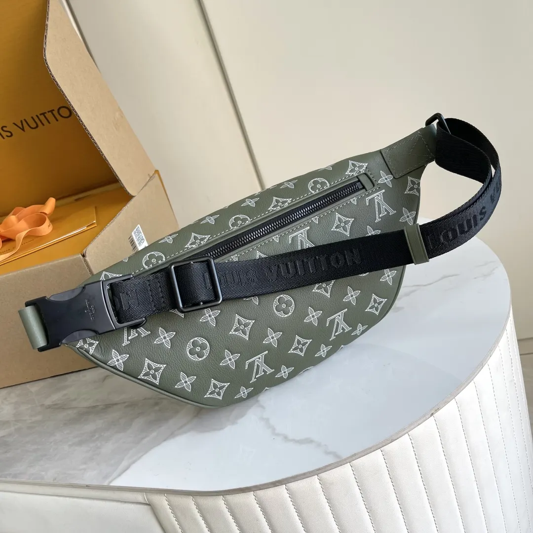 牛皮 可调节包带既可环于腰间 亦可实现肩背和斜挎选择 腰包 休閒腰包款