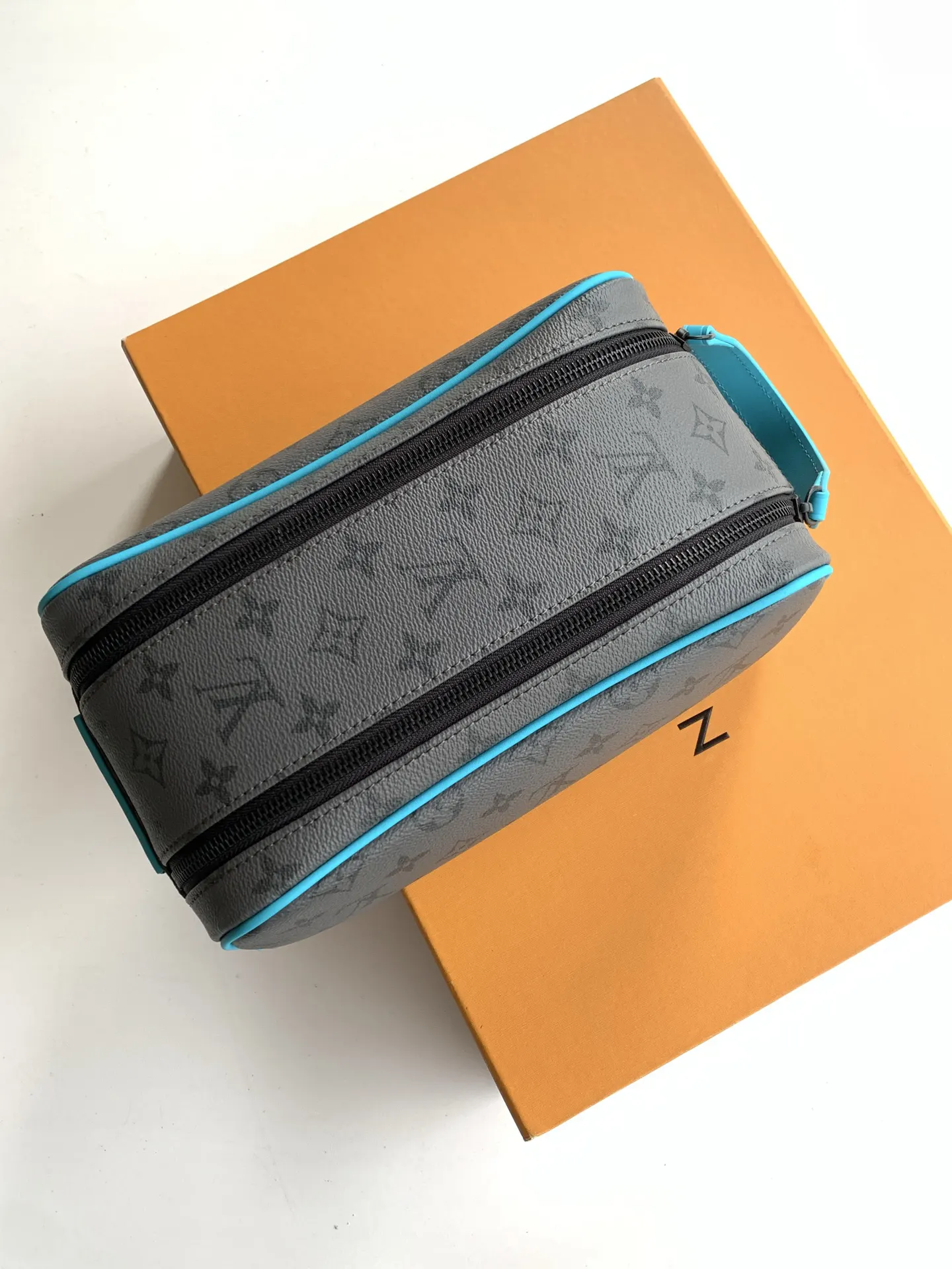 LV 牛皮 收纳包 旅行收纳款