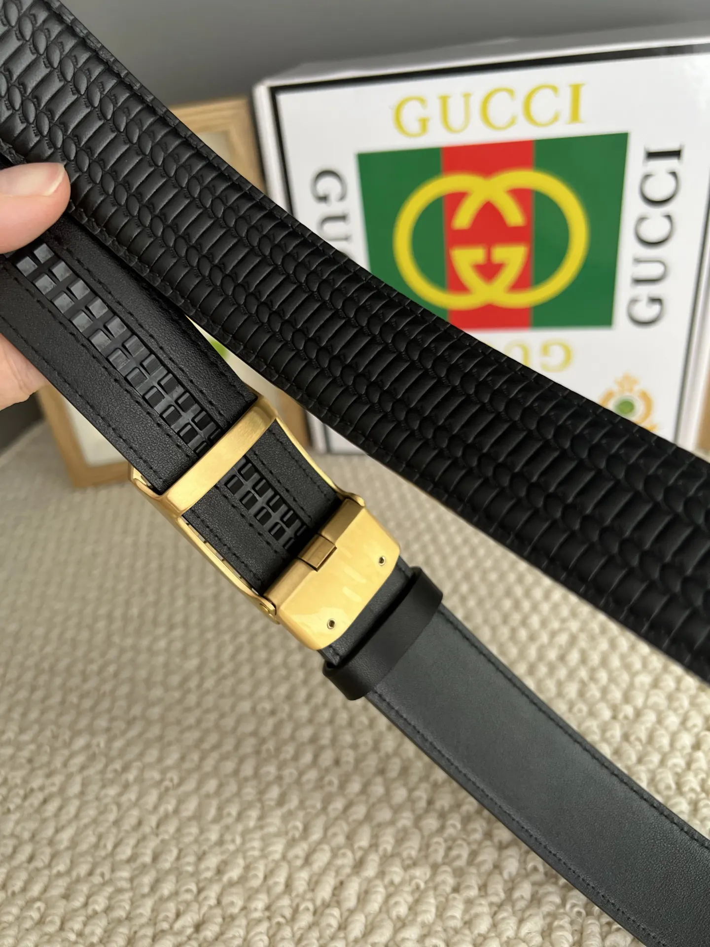 Gucci 双G扣牛皮腰带