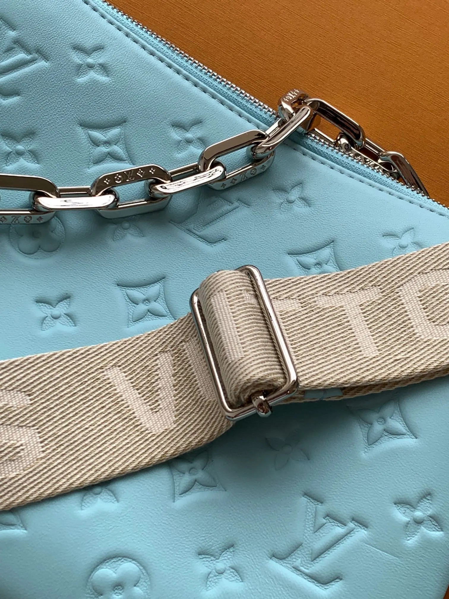 LV chain bag, shoulder crossbody model Image 7 LV chain bag, shoulder crossbody model Image 7