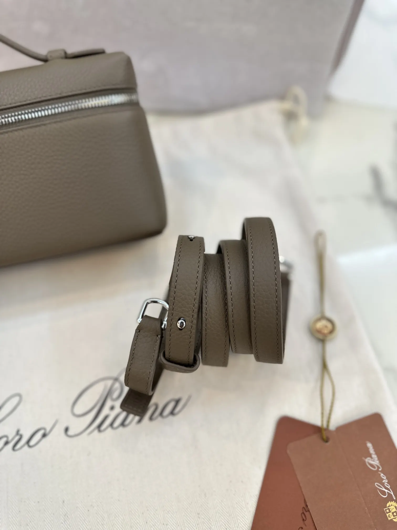 小牛皮 Loro Piana Extra Poket 手拿包 精致手拿款