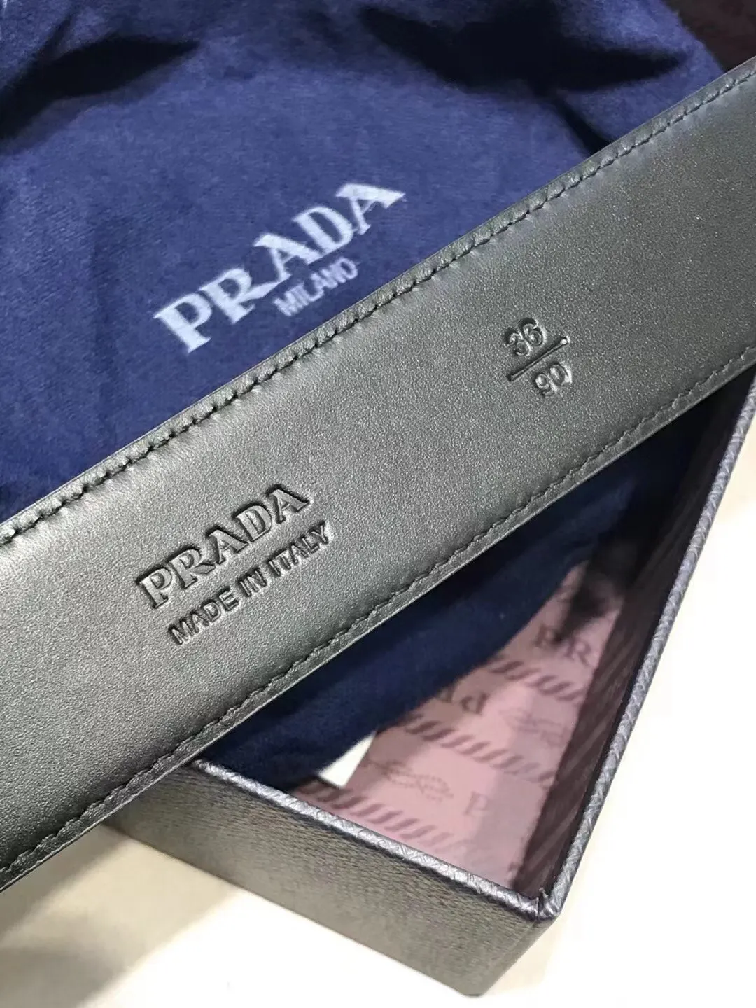 Prada 牛皮 腰带 通勤搭配