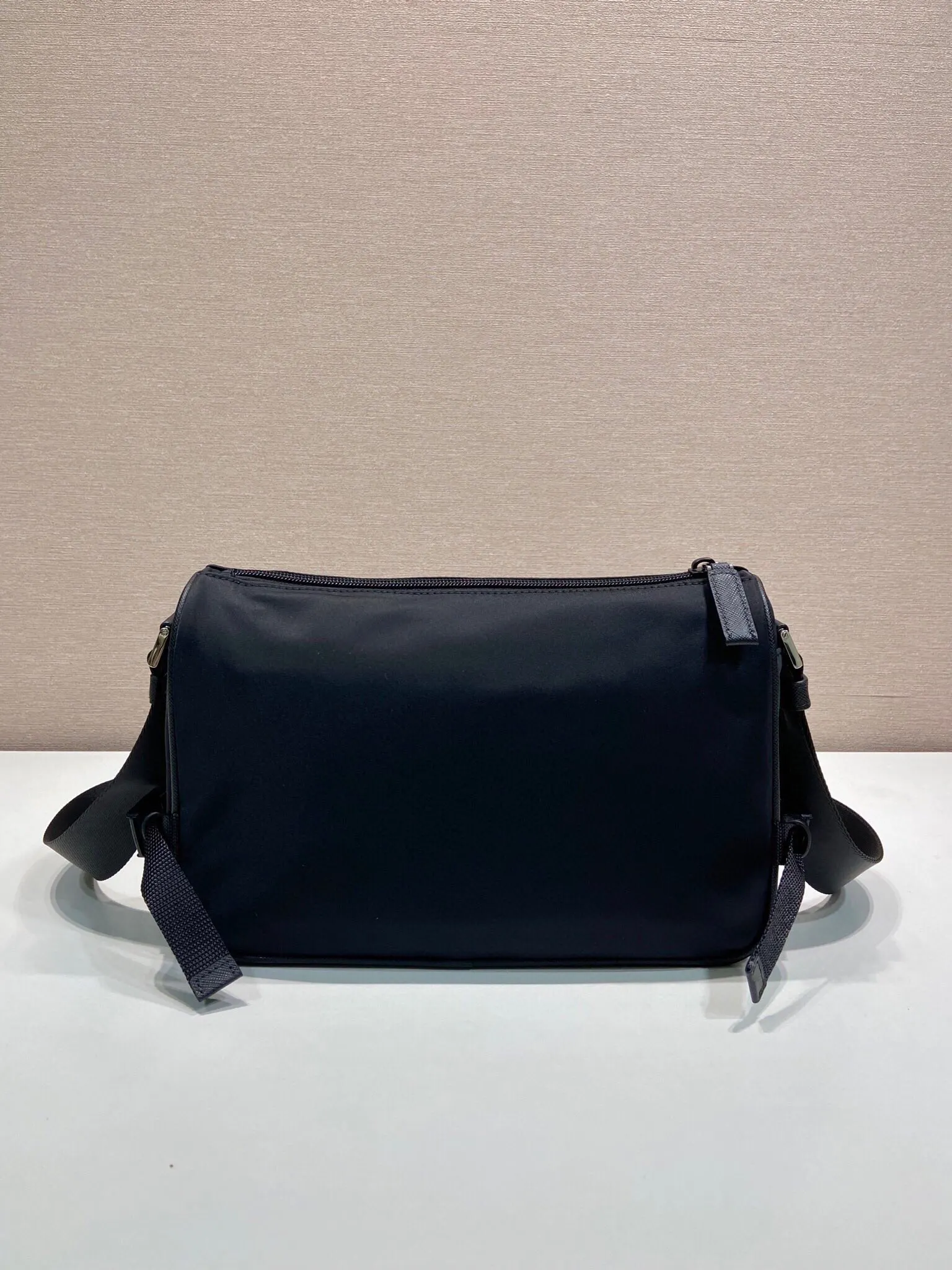 Prada Re-Nylon 尼龙 Saffiano十字纹牛皮 三角标 邮差包 斜挎包