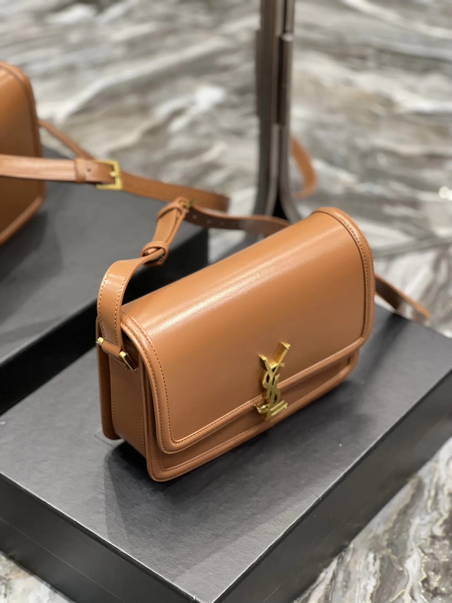 Crossbody Bag Lightweight Leather