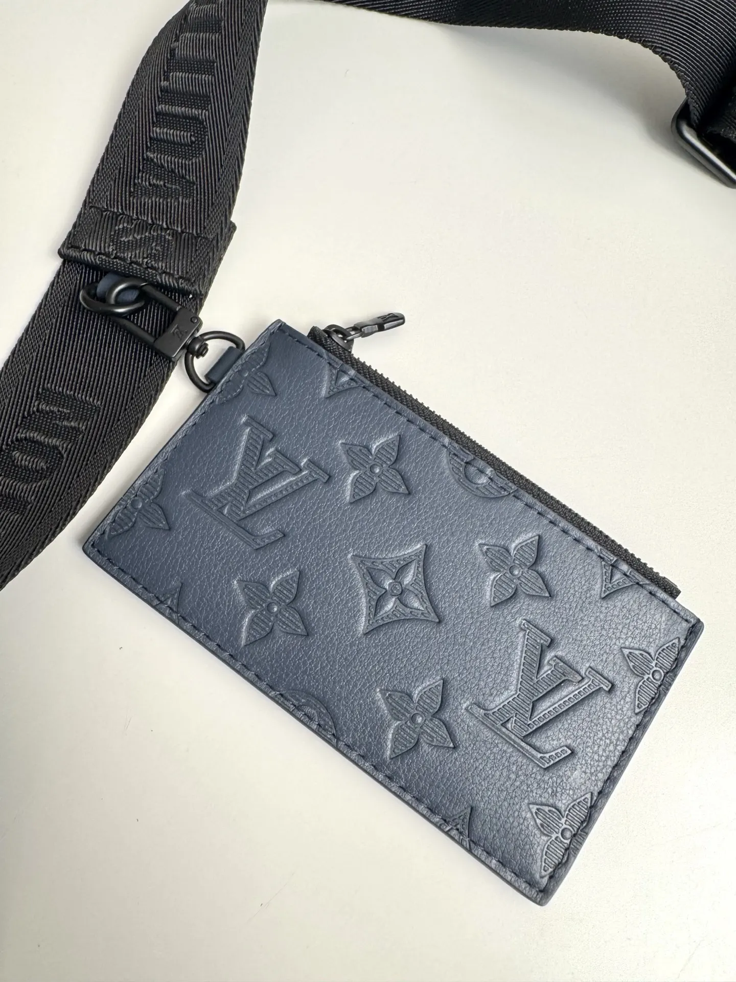 LV 深藍 Mo手拿包 精致手拿款