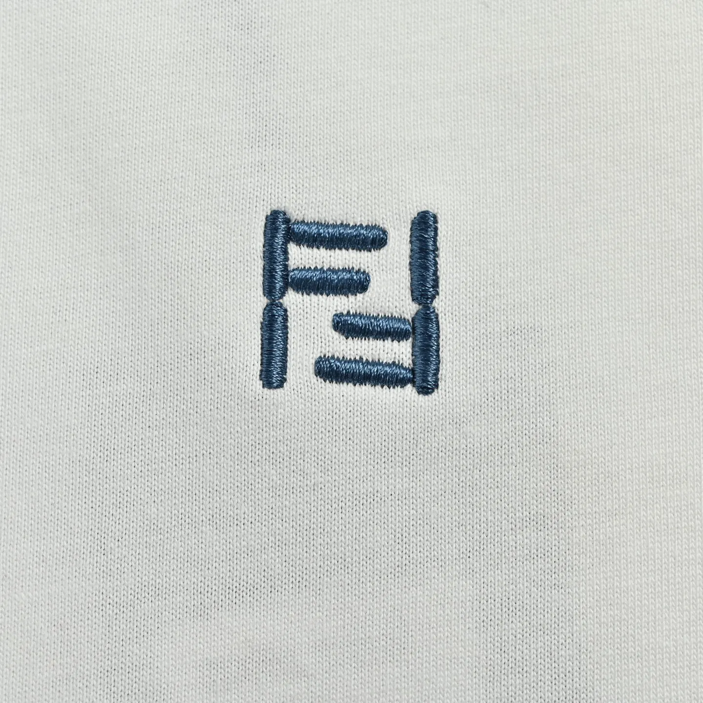 Fendi 刺繡 短袖T恤 日常百搭款(數字11) Fendi 刺繡 短袖T恤 日常百搭款(數字11)