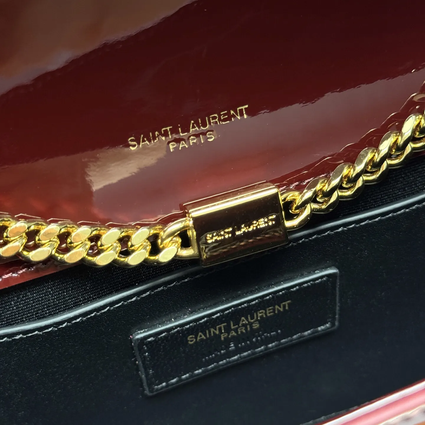 YSL 漆皮 期待已久漆皮永远是時尚的代表…简单而又浮夸 斜背包 輕便斜挎款(數字9) YSL 漆皮 期待已久漆皮永远是時尚的代表…简单而又浮夸 斜背包 輕便斜挎款(數字9)