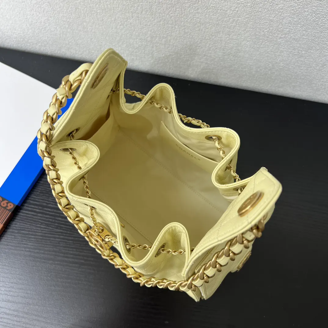 Chanel 黃色牛皮Hobo腋下包 金链