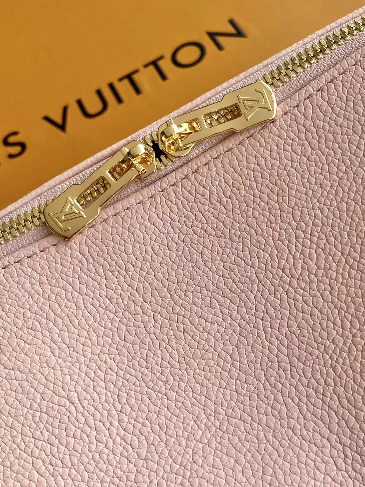 Louis Vuitton Black Fashion Item Travel Leather
