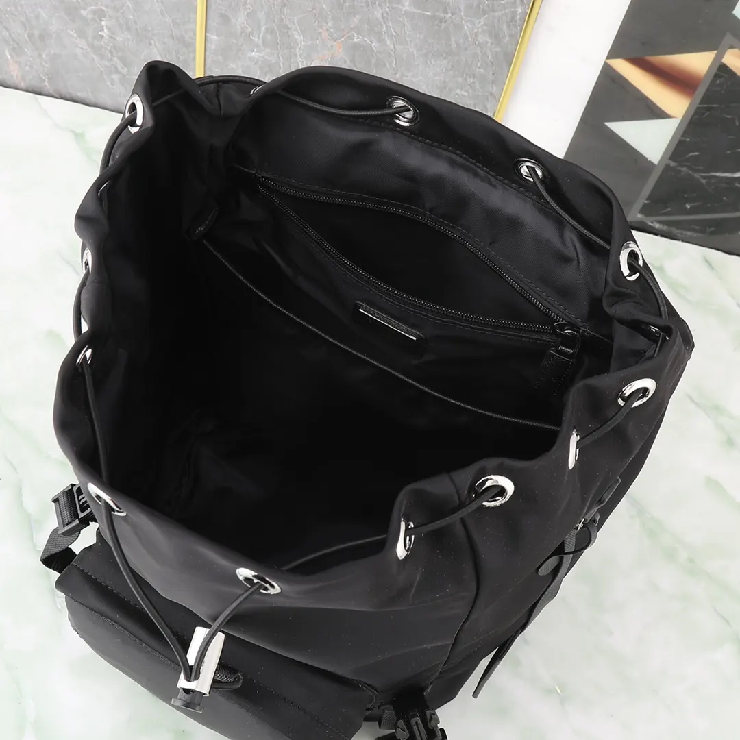 Prada 尼龍 最新 雙肩包 实用雙肩款