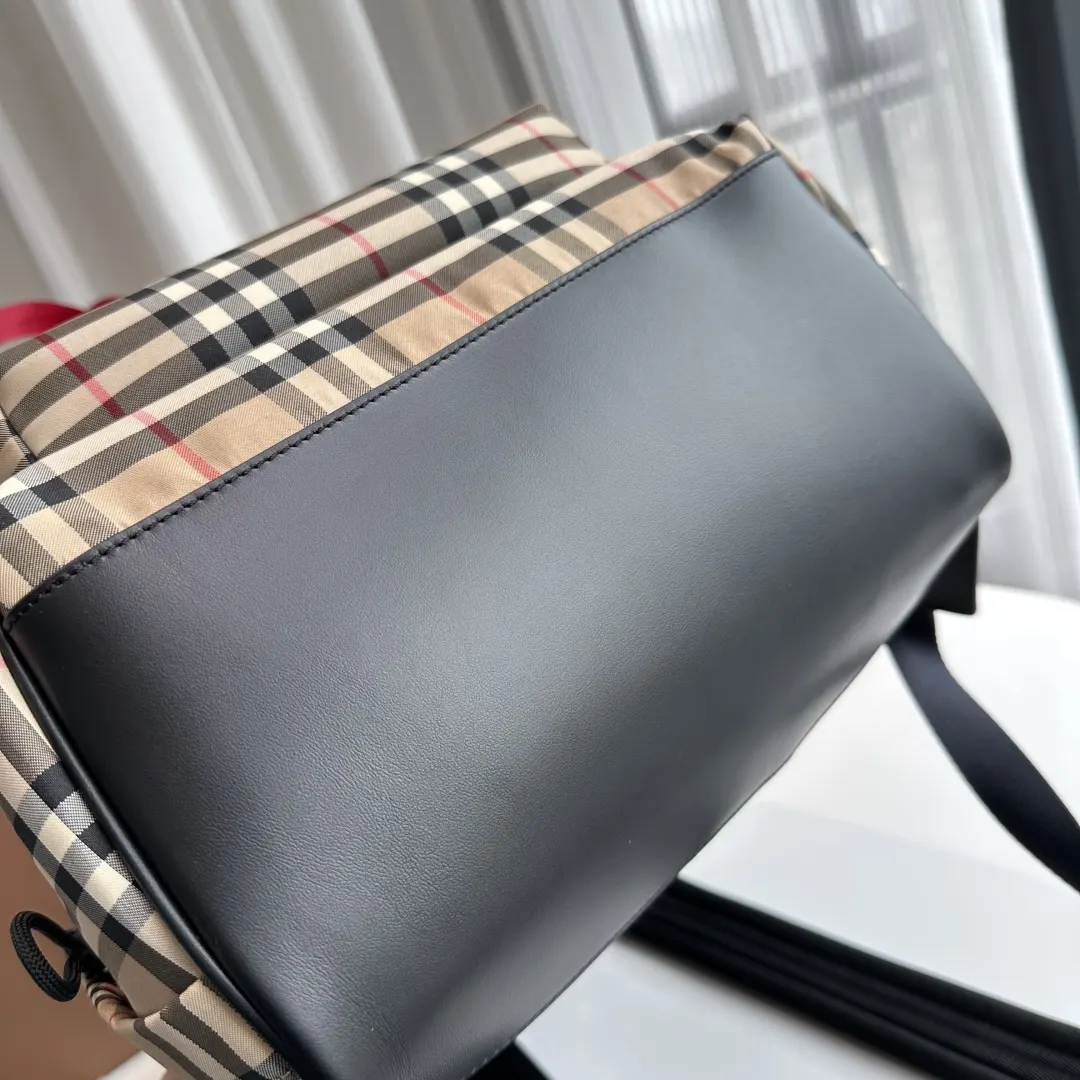 Burberry 尼龍 雙肩包 实用雙肩款